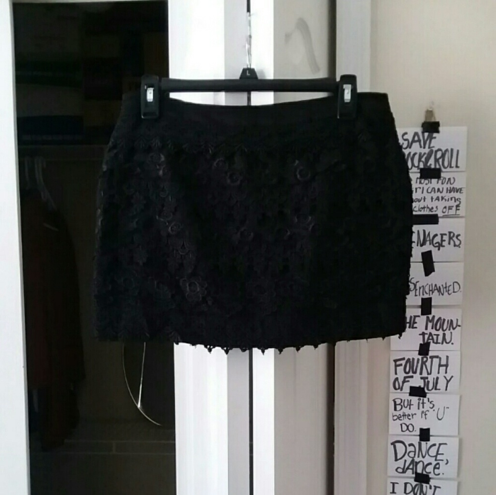 Sans Souci Black Mini Skirt Patterned